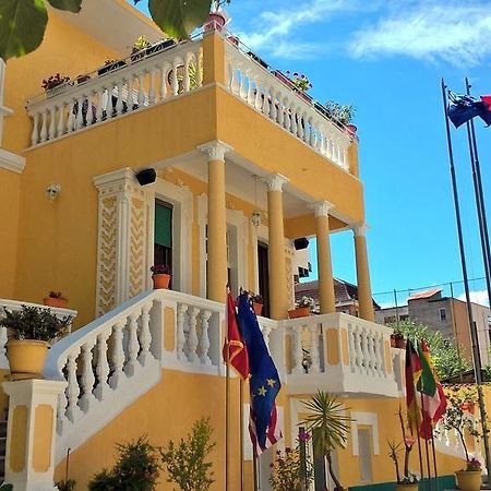 Hotel Vila 15 - Center Тирана Екстер'єр фото
