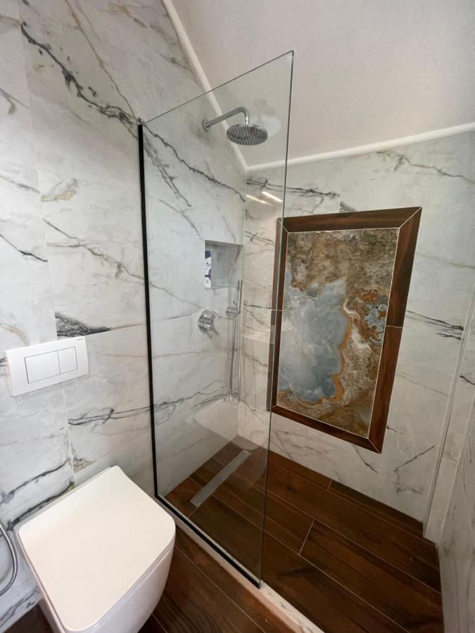 Hotel Vila 15 - Center Тирана Екстер'єр фото