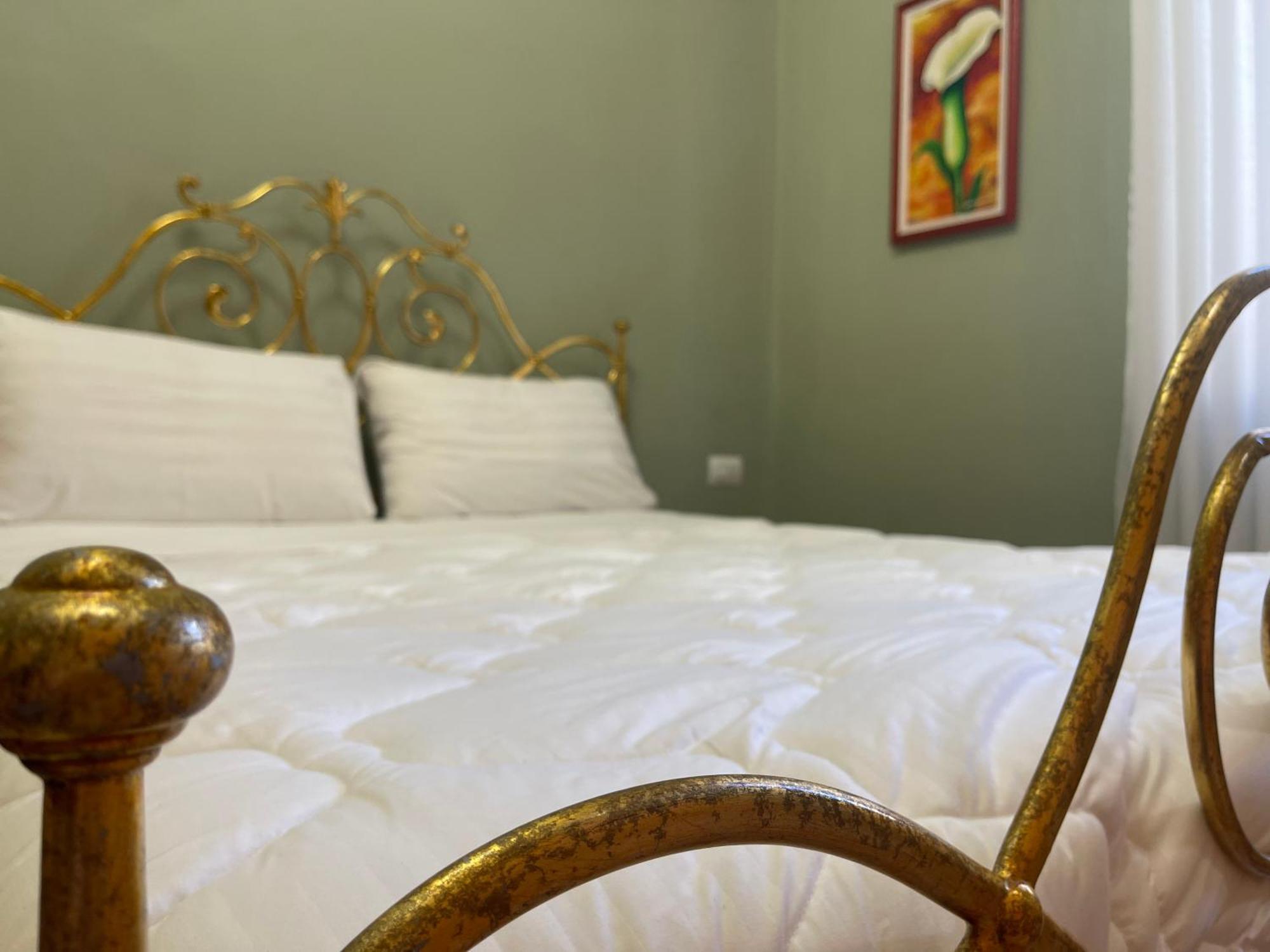 Hotel Vila 15 - Center Тирана Екстер'єр фото