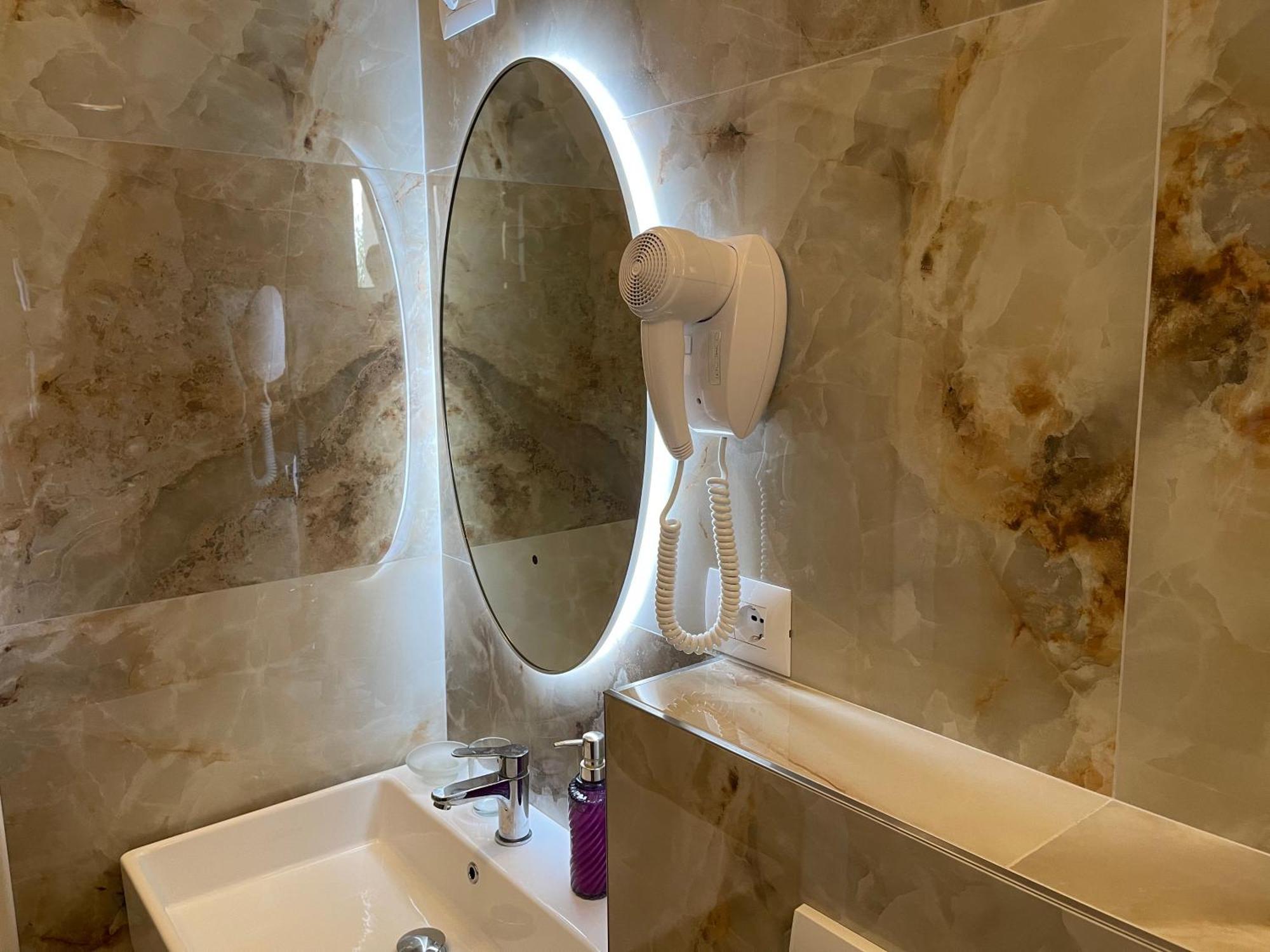 Hotel Vila 15 - Center Тирана Екстер'єр фото
