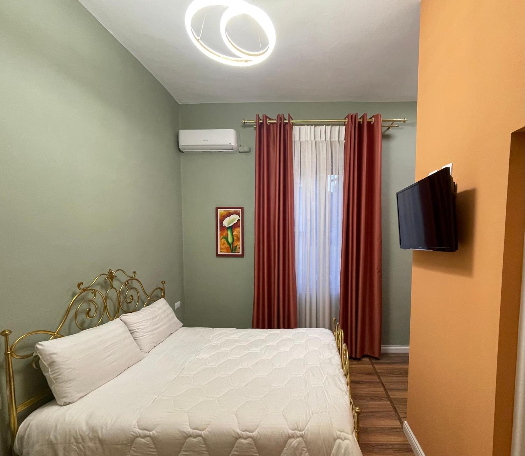 Hotel Vila 15 - Center Тирана Екстер'єр фото