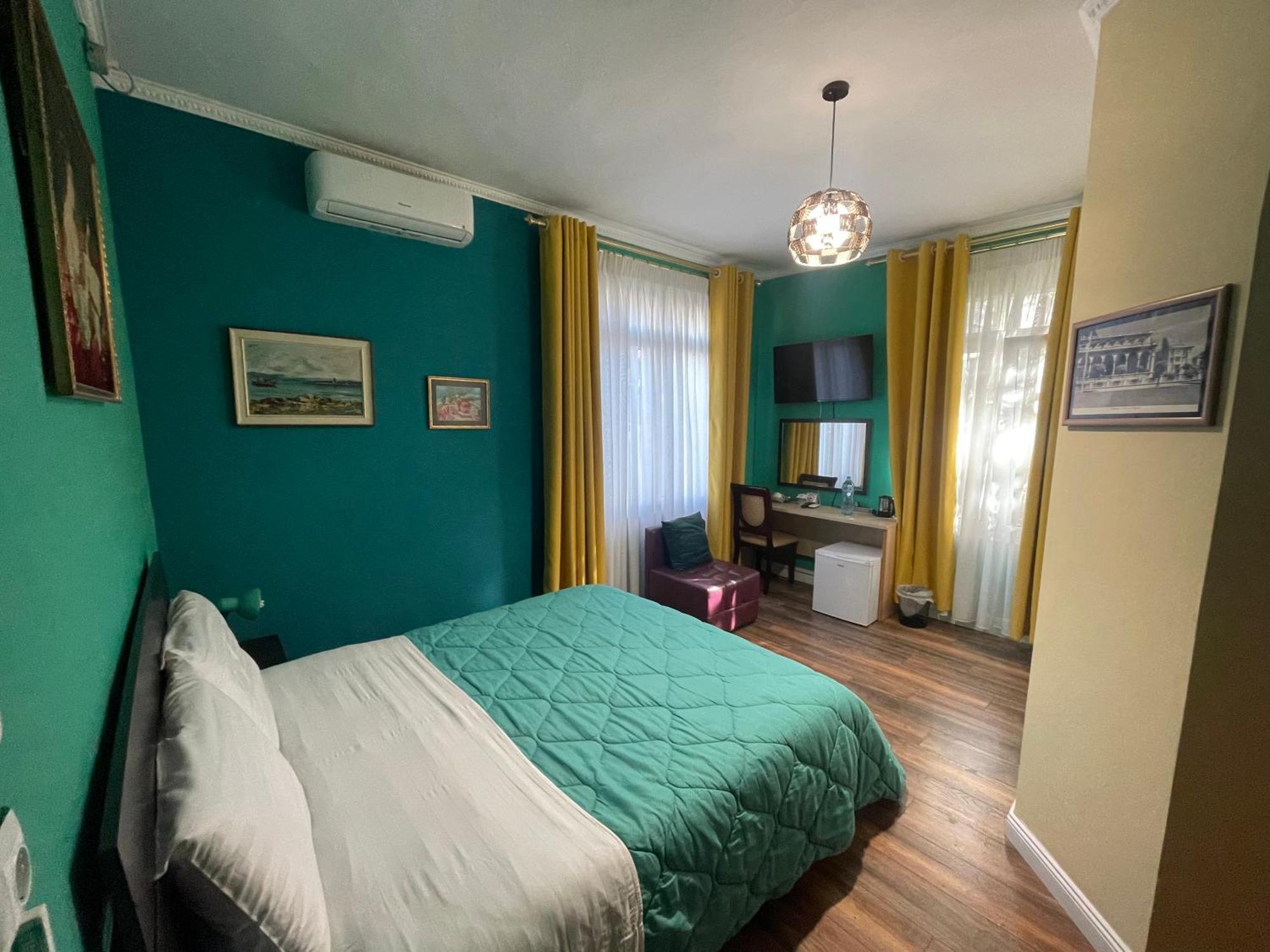 Hotel Vila 15 - Center Тирана Екстер'єр фото